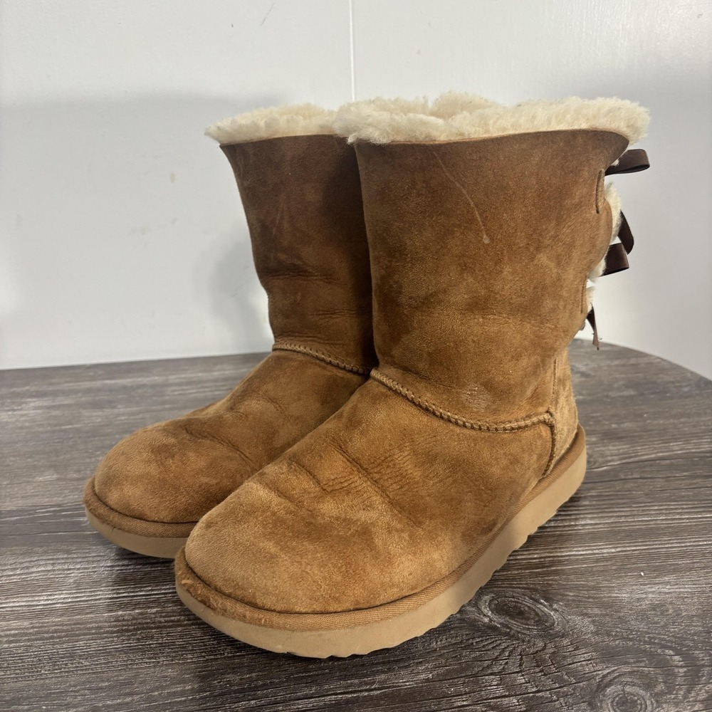 UGG Bailey Bow II Boots Womens Size 8 Brown Suede Shearling Mid-Calf Fur Lined